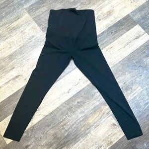 Black maternity leggings! Pregnant! Pregnancy! Medium